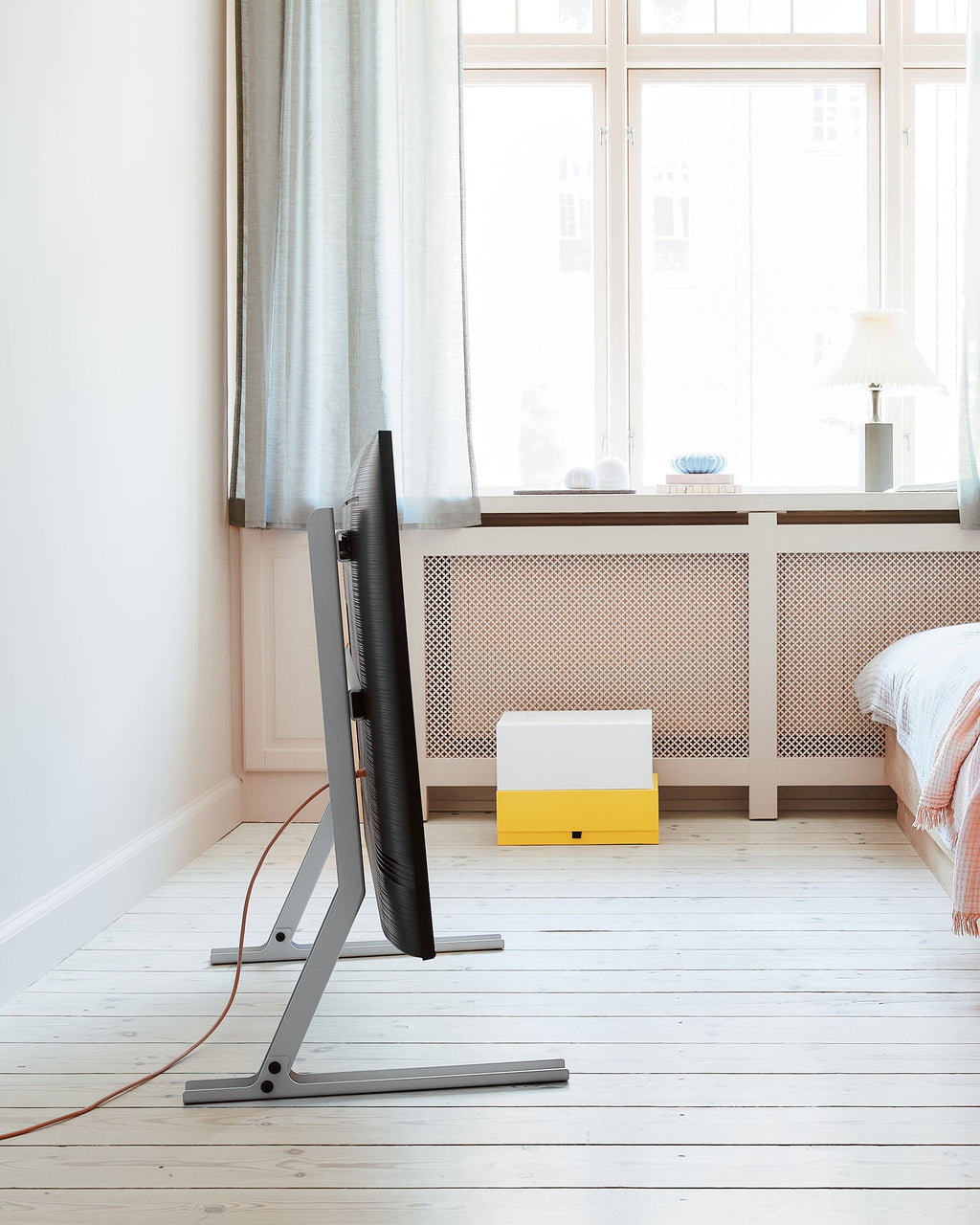 Pedestal Bendy Low Stand TV Stands 001 Charcoal