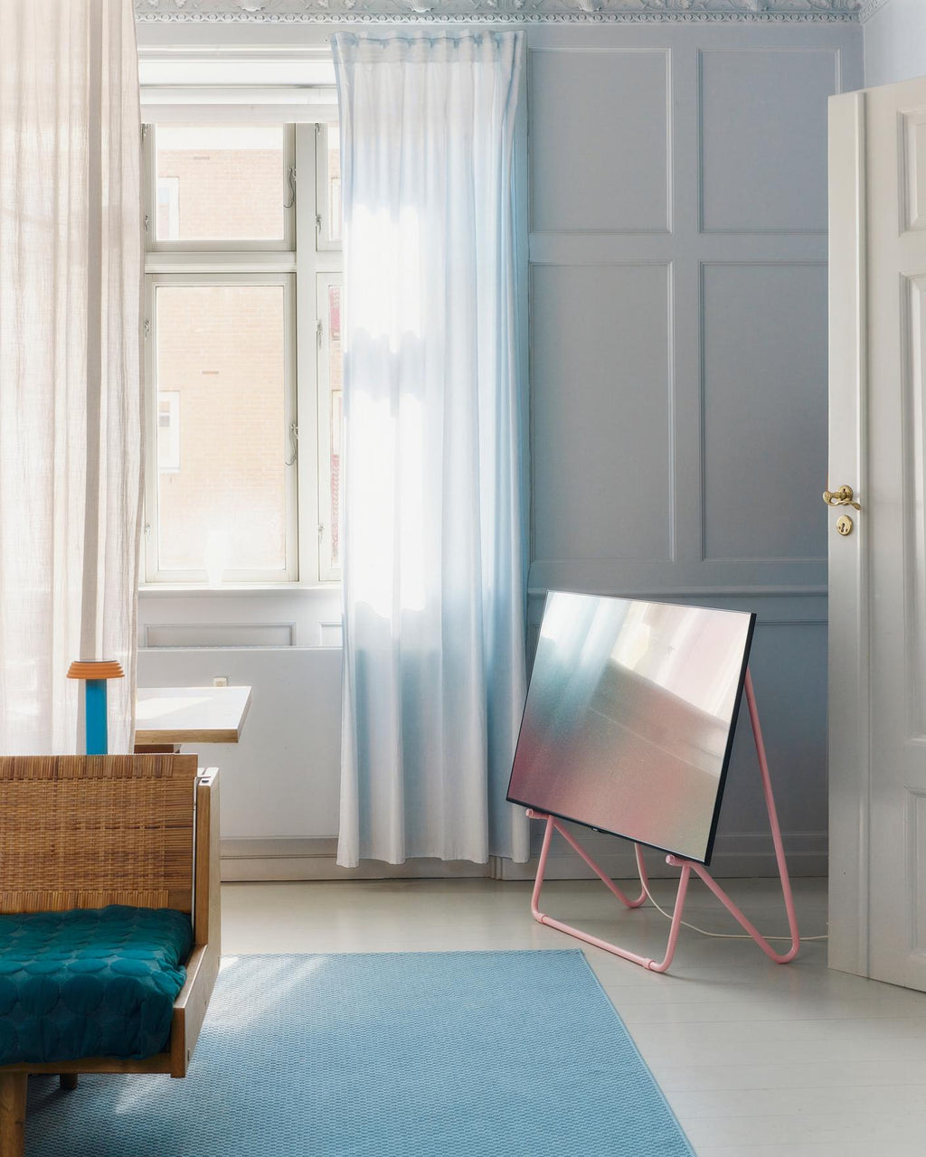 Pedestal Bloom Stands Low 015 Bubble Gum