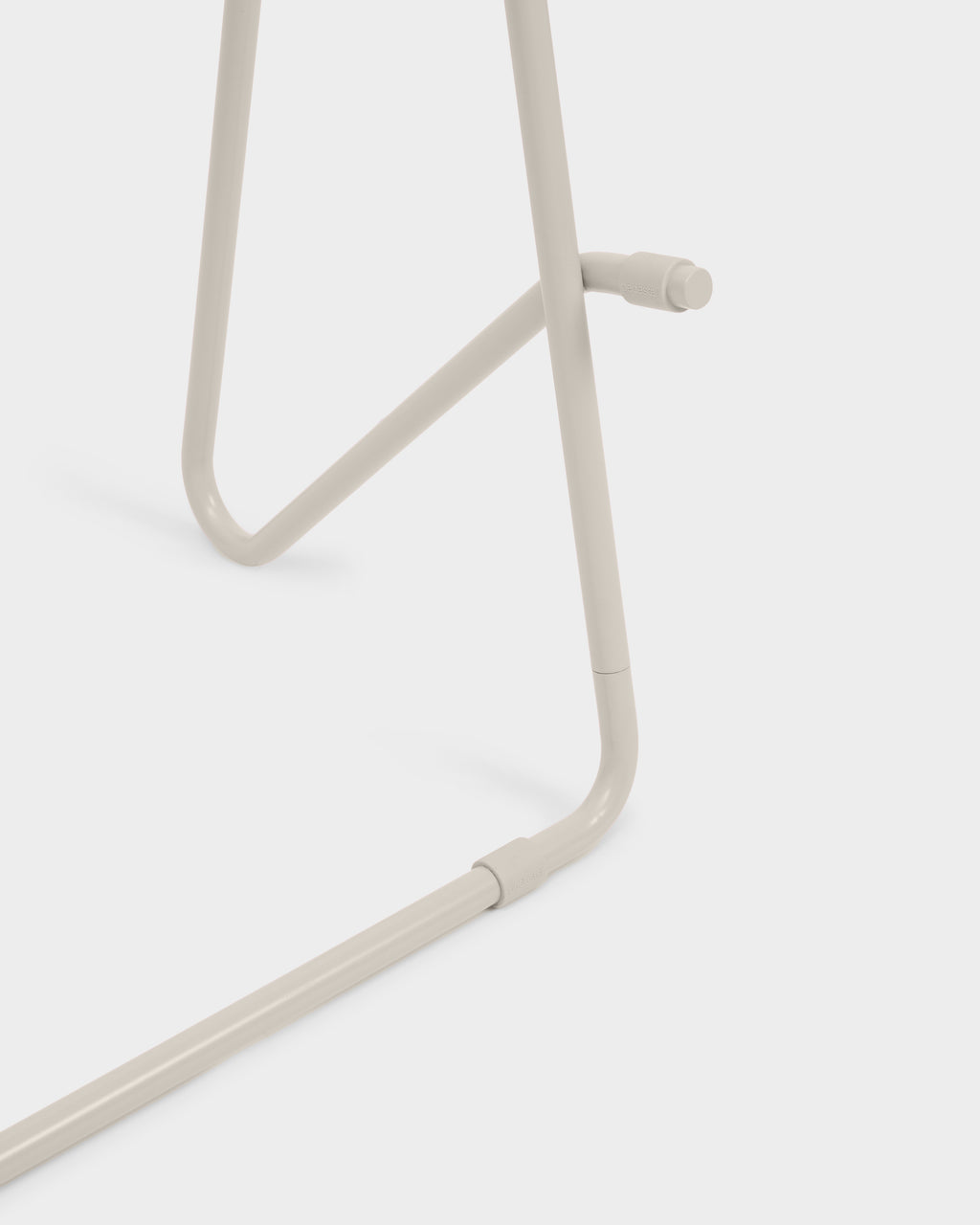 Pedestal Bloom Stands Low 028 Oat