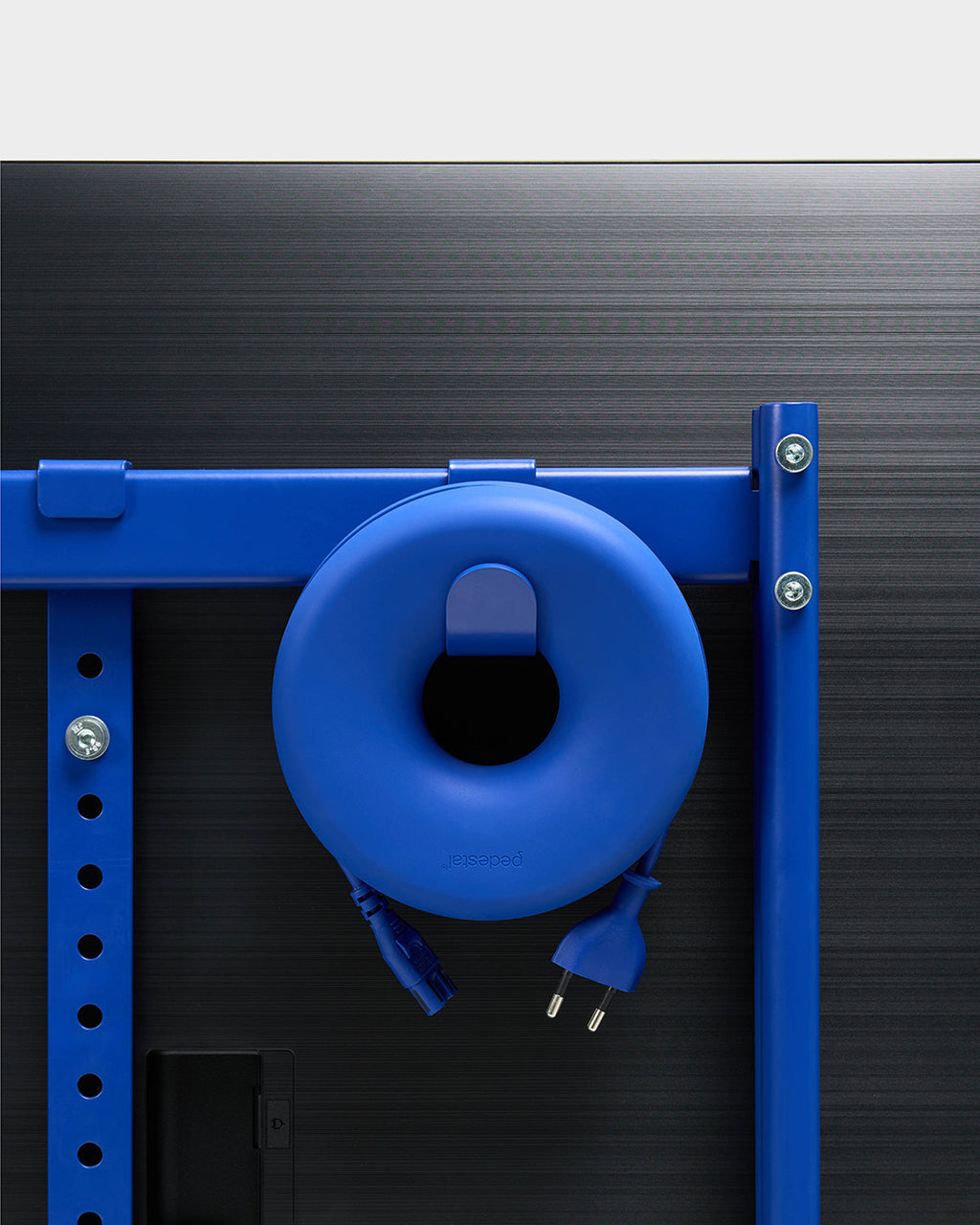 Pedestal Cable Bagel Cable Managers 001 Charcoal