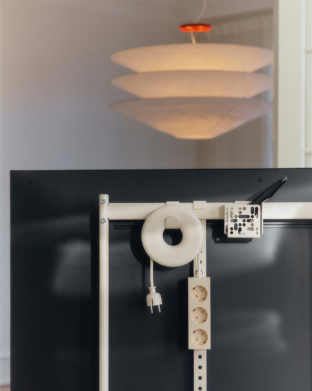 Pedestal Cable Bagel Cable Managers 001 Charcoal