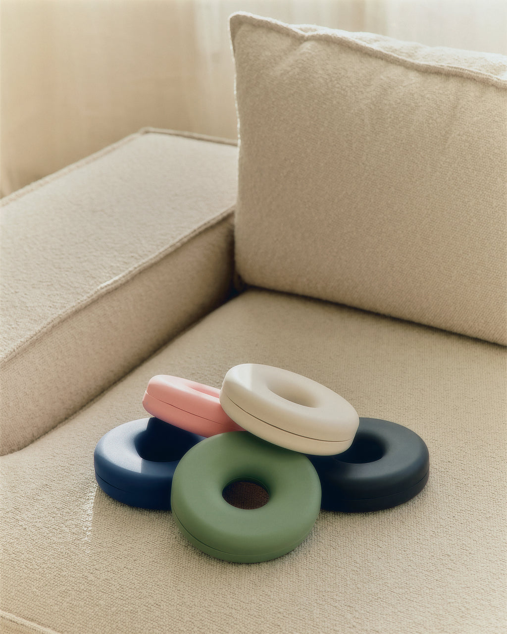 Pedestal Cable Bagel Cable Managers 006 Ultra Marine