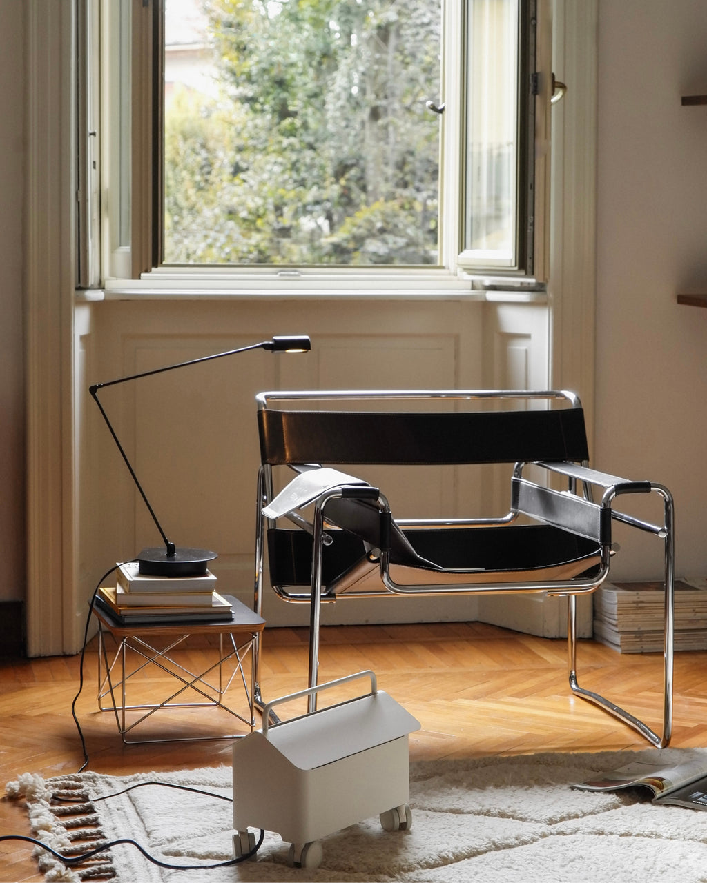 Pedestal Cable Villa Power Accessories 007 Pearl