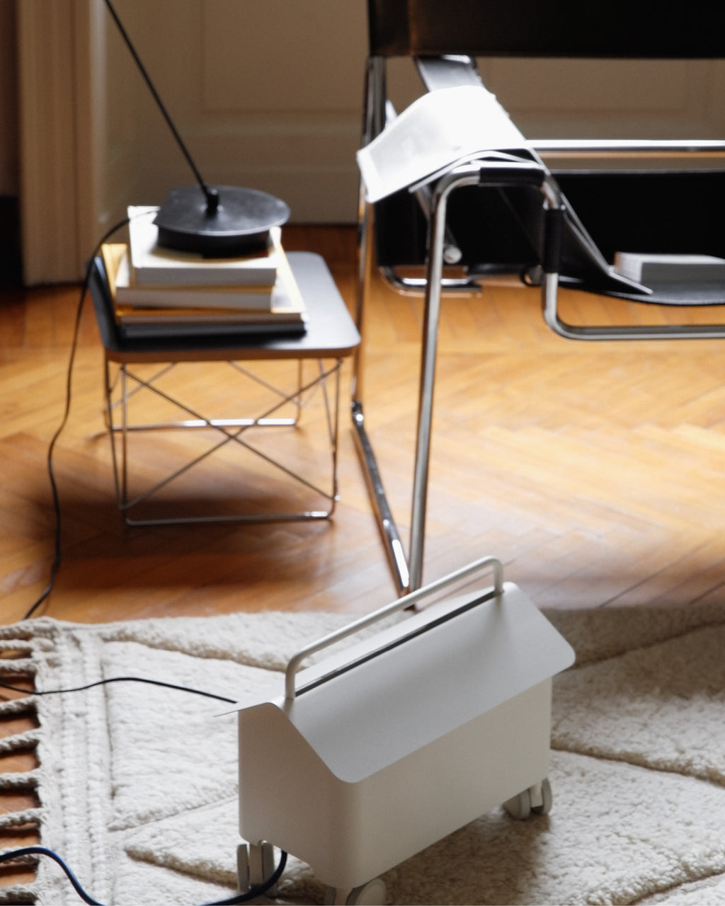 Pedestal Cable Villa Power Accessories 007 Pearl