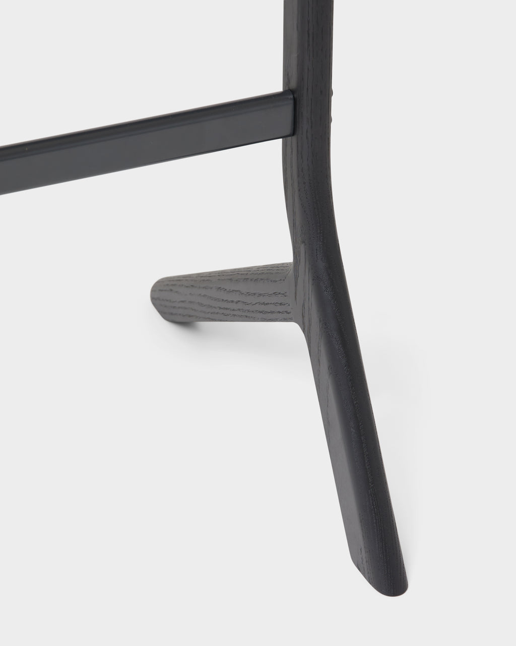 Pedestal Hopper TV Stands 011 Black Oak