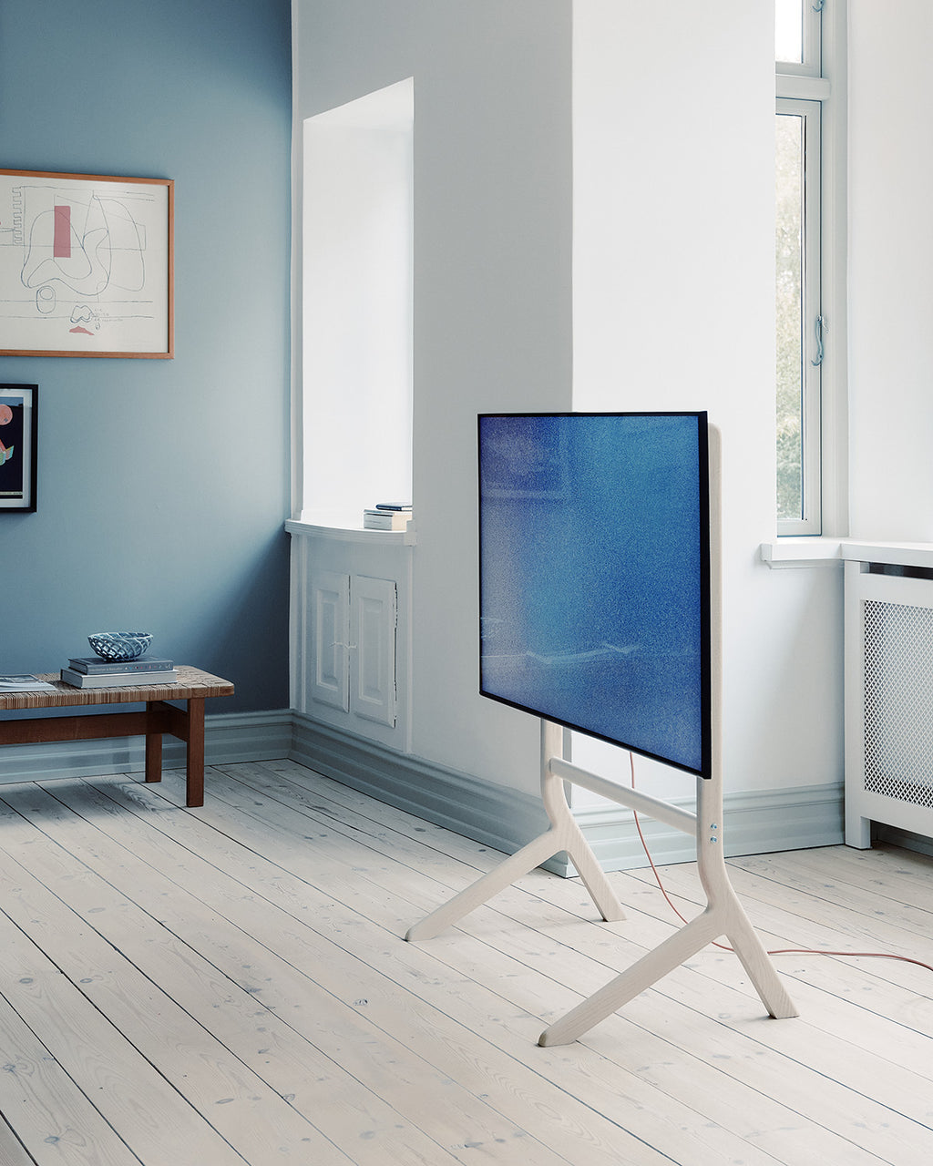 Pedestal Hopper TV Stands 012 Light Oak