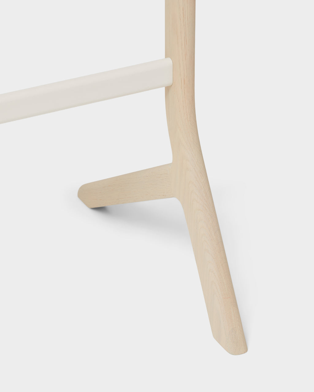 Pedestal Hopper TV Stands 012 Light Oak