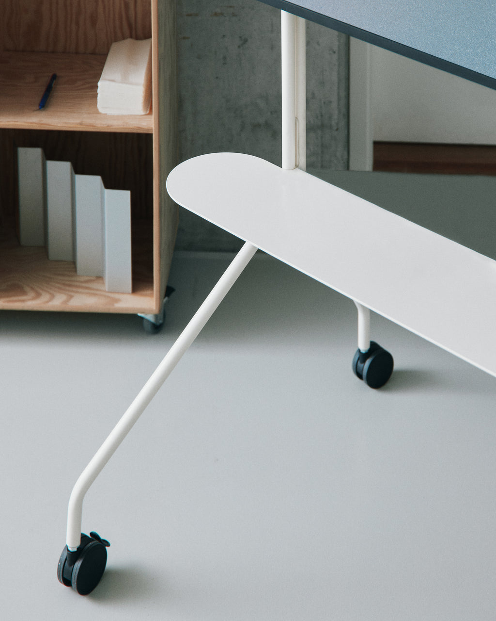 Pedestal Moon PRO Pro TV Stands 007 Pearl