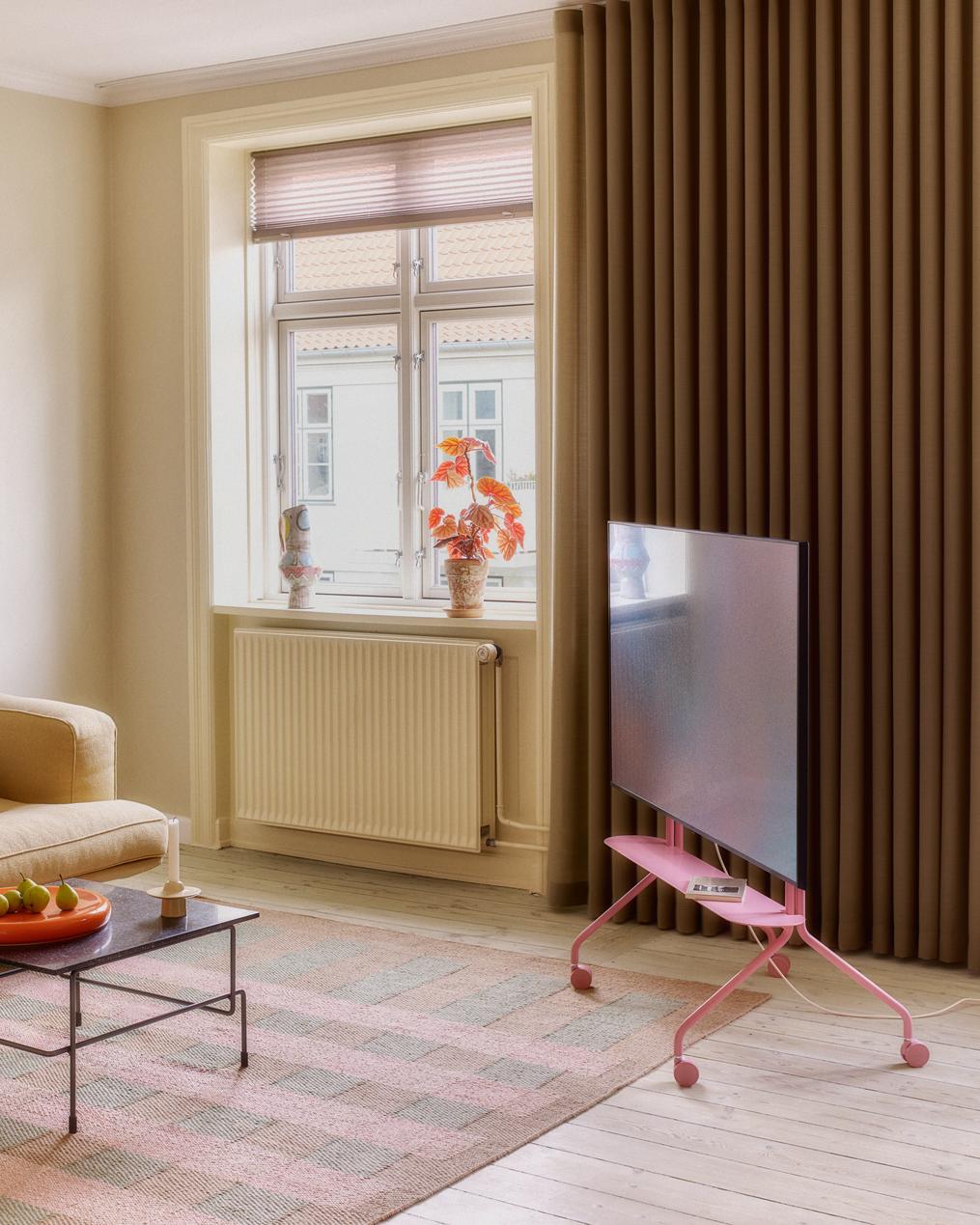 Pedestal Moon Rollin' Stands W/ Wheels 015 Bubble Gum