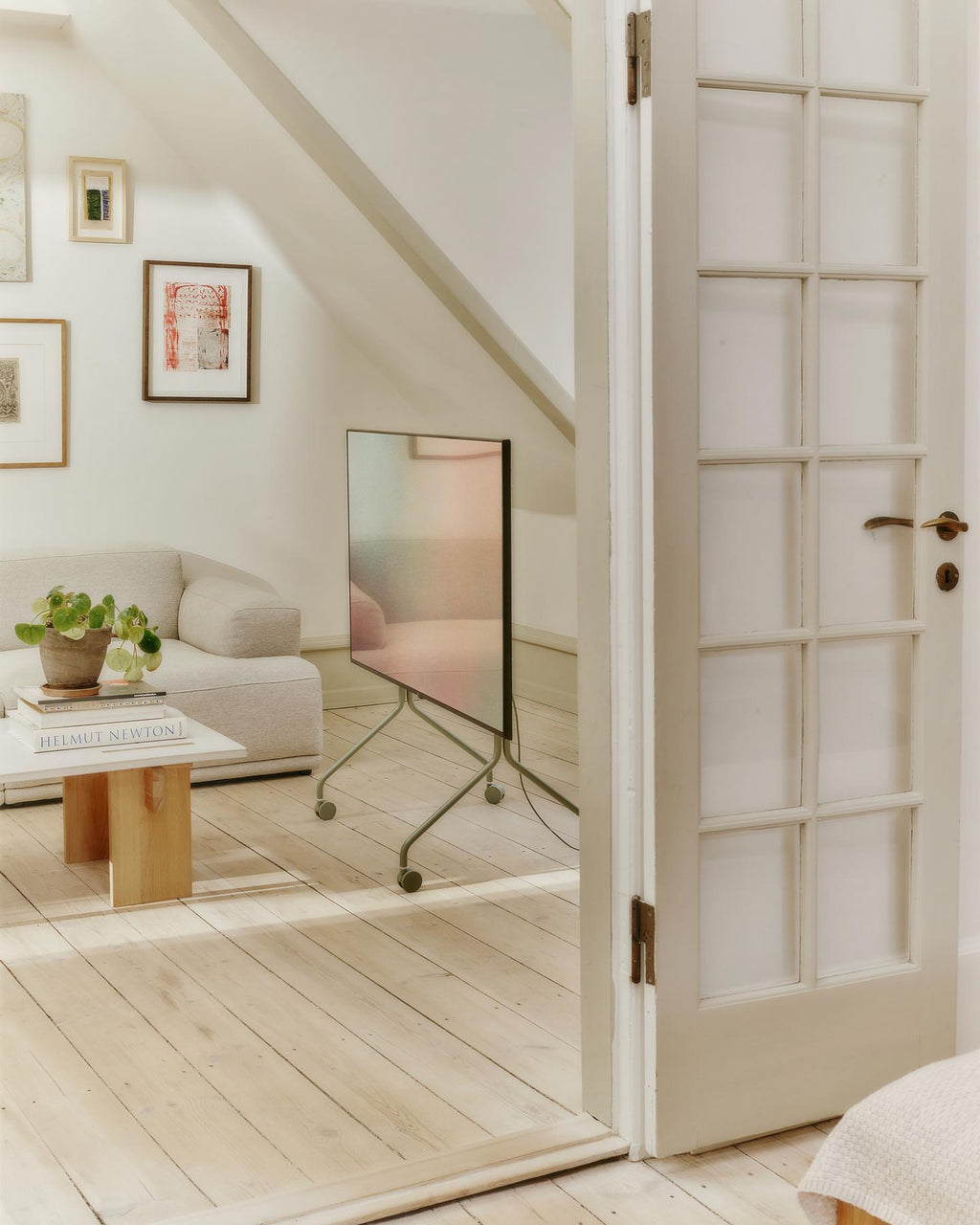 Pedestal Moon Rollin' Stands W/ Wheels 019 Mossy Green