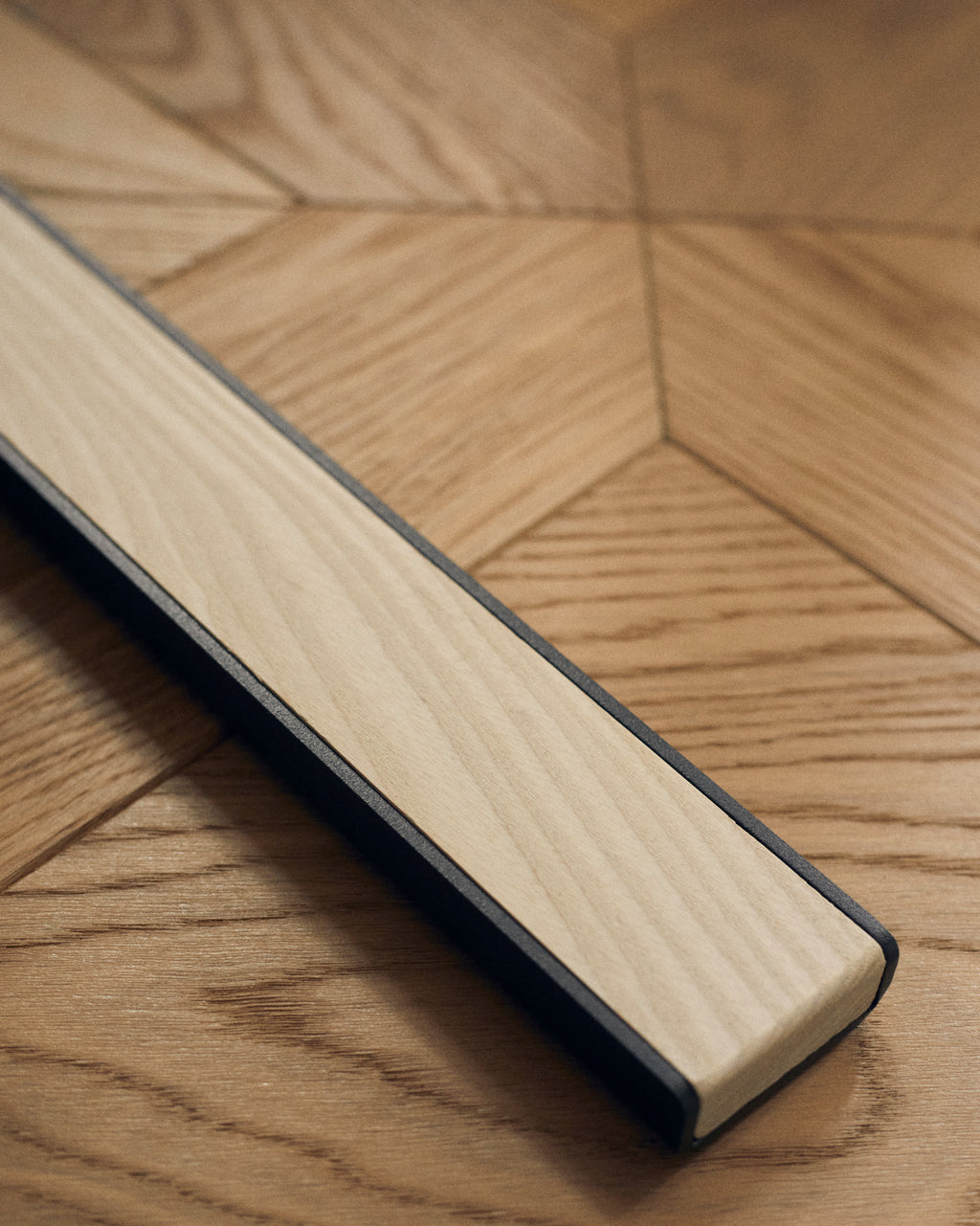 Pedestal Plate Inlay Linked Inlays 012 Light Oak