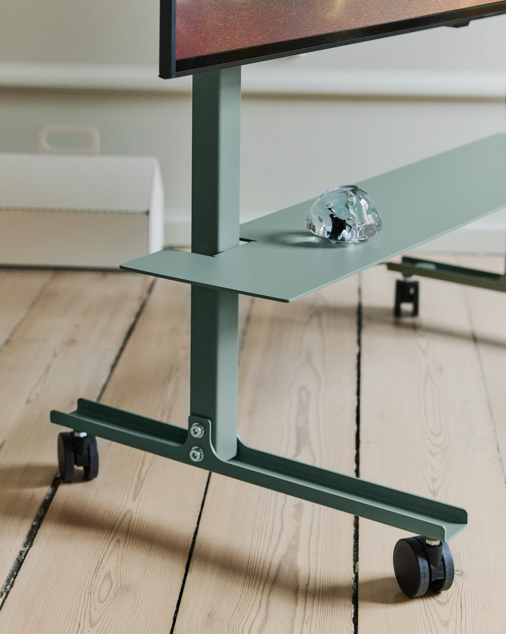 Pedestal Plate Shelf Shelves 019 Mossy Green