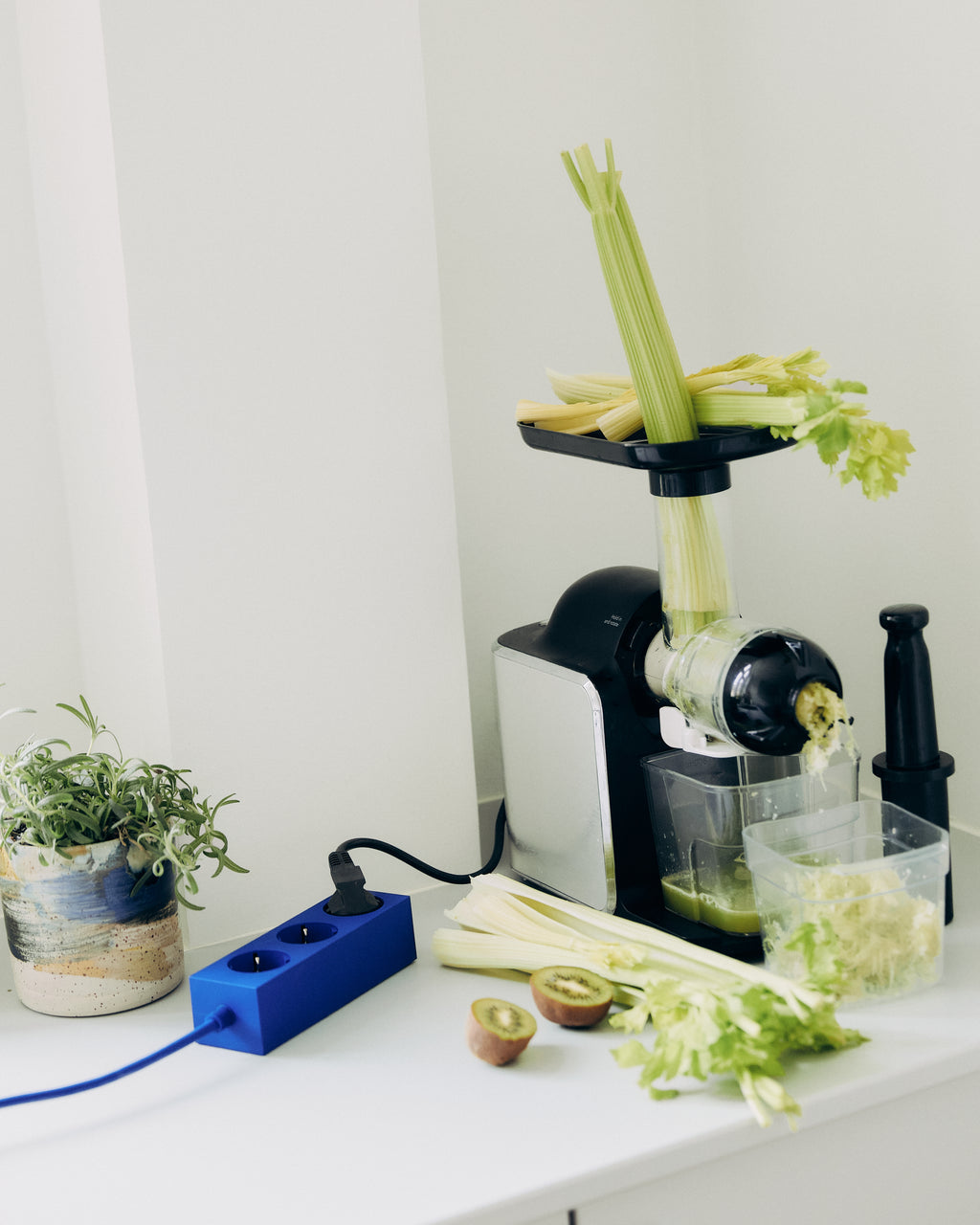 Pedestal Power Bar 2 meters Power Bar 006 Ultra Marine