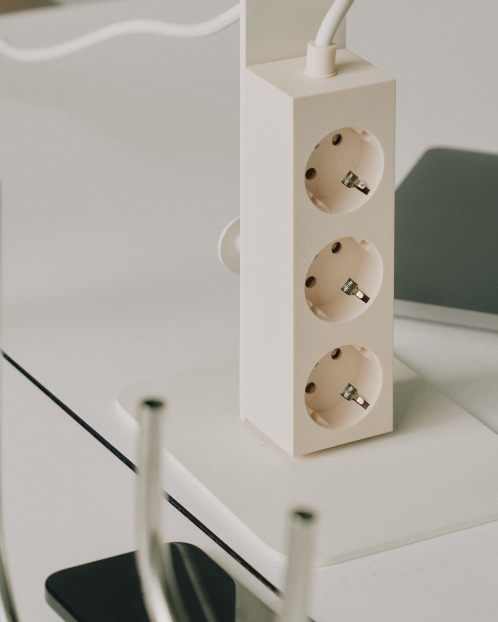 Pedestal Power Bar 2 meters Power Bar 007 Pearl