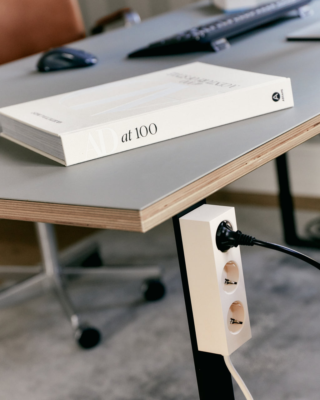 Pedestal Power Bar 2 meters Power Bar 007 Pearl