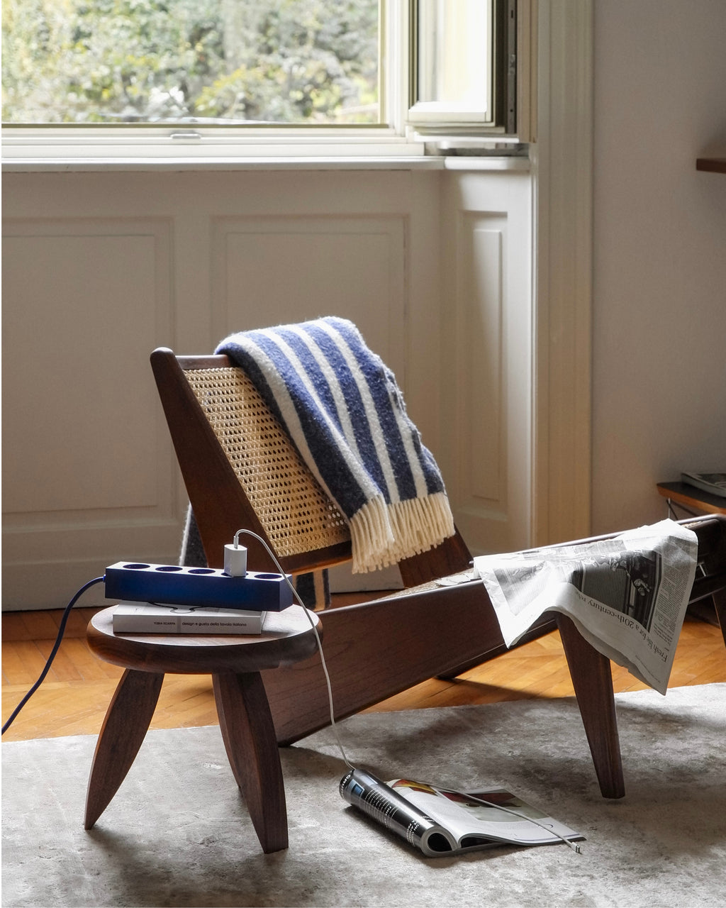 Pedestal Power Beam 2 meters Power Beam 006 Ultra Marine