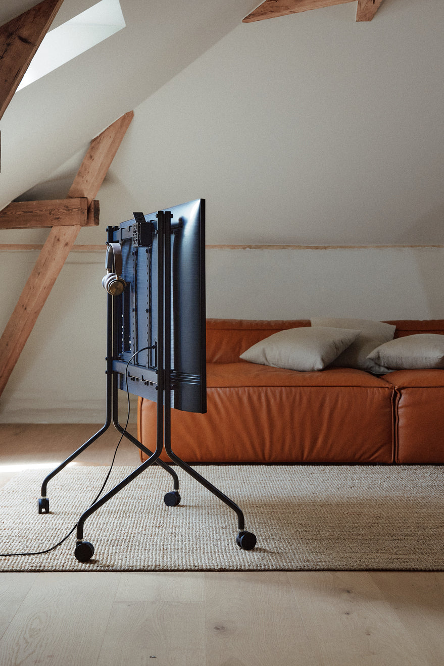 Pedestal Power Cable 7.5 UK Cables 001 Charcoal