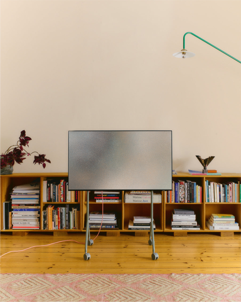 Pedestal Power Cable 7.5 UK Cables 015 Bubble Gum