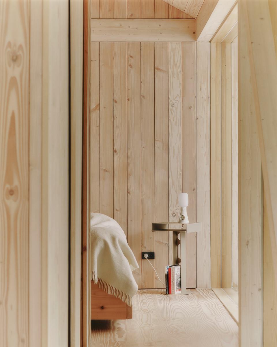 Pedestal Sidekick Table Power Accessories 007 Pearl