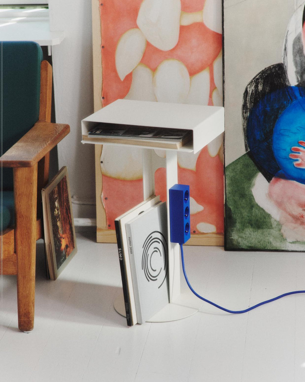 Pedestal Sidekick Table Power Accessories 007 Pearl