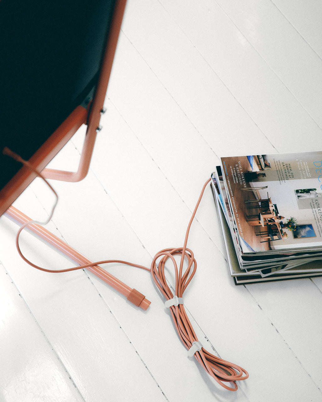 Pedestal Sway TV Stands 005 Dusty Rose