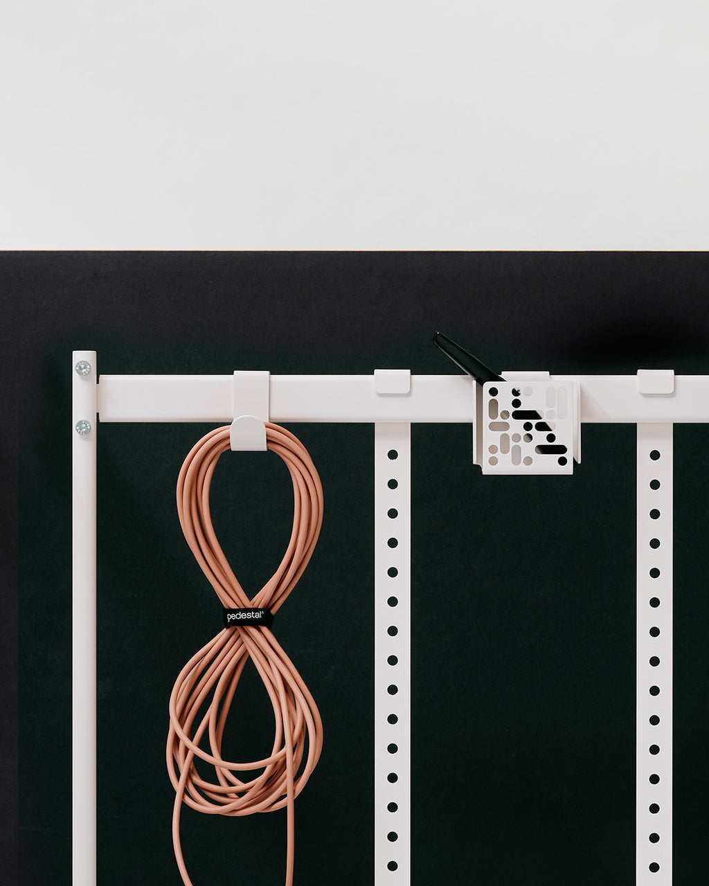 Pedestal Velcro Cable Ties Cable Managers 001 Black